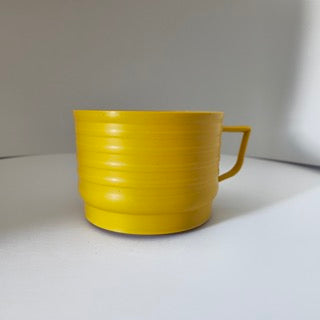 Taza Pequeña de Plastico Amarillo